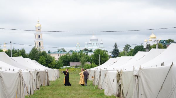 В Дивееве открыли палаточный городок для гостей Дня памяти Серафима Саровского