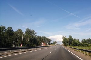Автомобилистов предостерегли от поездок на высокой скорости в жару