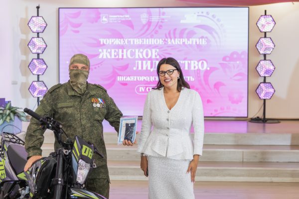 Победительницы программы «Женское лидерство» передали мотоцикл герою&nbsp;СВО