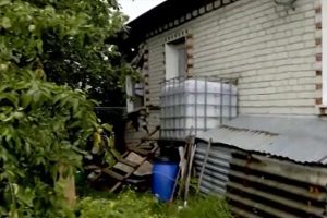 Оползень разрушил жилой дом в поселке Новинки