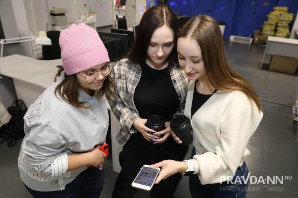 «Ему ничего кроме телефона и неинтересно!» Нужно ли запрещать детям пользоваться соцсетями
