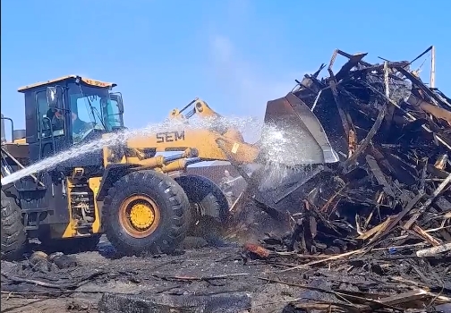 Водителя погрузчика наградили за помощь в тушении пожара в Нижнем Новгороде