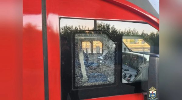Подростки-зацеперы разбили окно электрички камнями в Нижегородской области