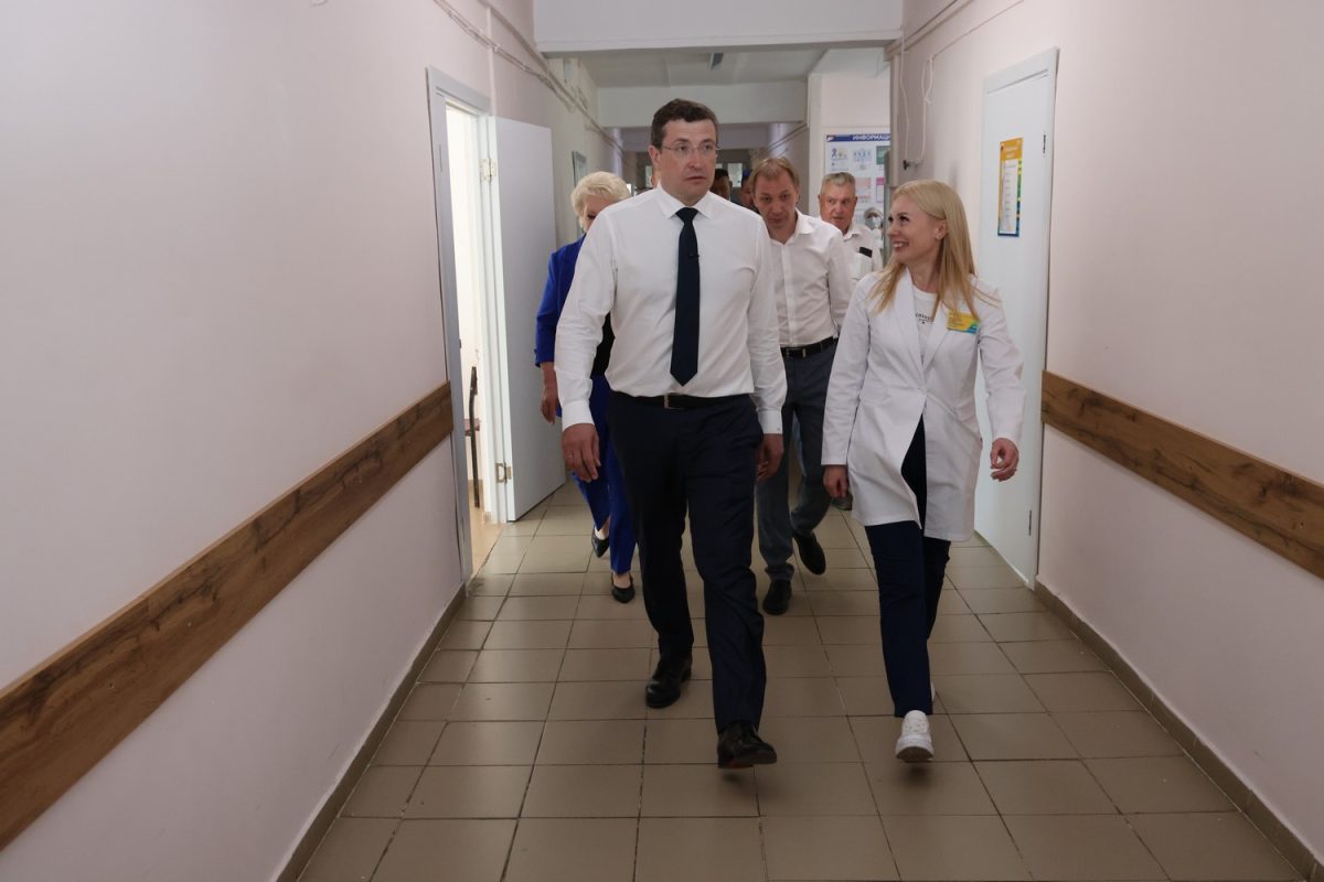 Глеб Никитин посетил Большемурашкинскую ЦРБ в центре «Рождественский»