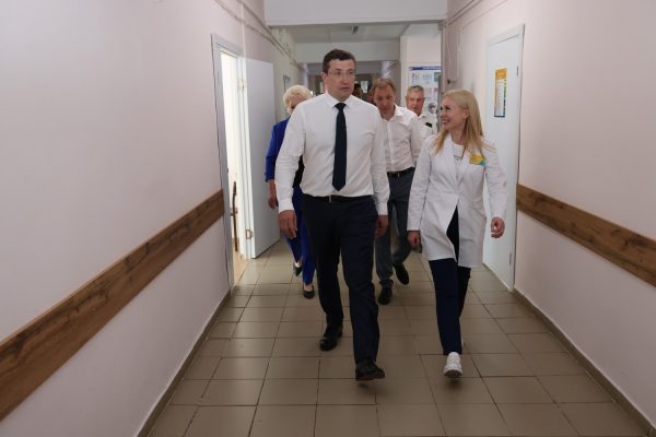 Глеб Никитин посетил Большемурашкинскую ЦРБ в центре «Рождественский»