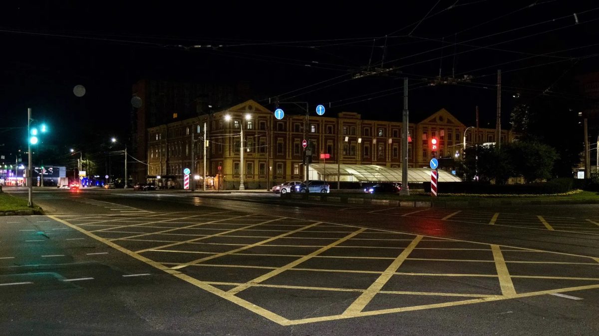 Вафельную разметку нанесли на семи сложных перекрестках в Нижнем Новгороде