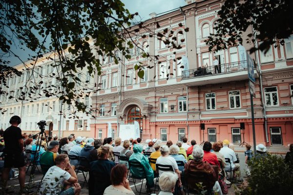 Начался прием заявок на фестиваль «Музыка балконов. Великие реки»