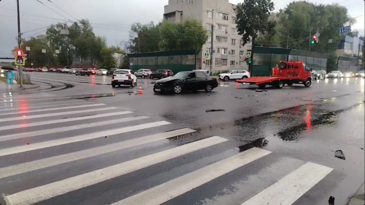 Два человека пострадали в ДТП на улице Фучика