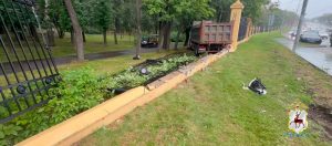 Водитель без прав протаранил забор нижегородского парка «Швейцария»