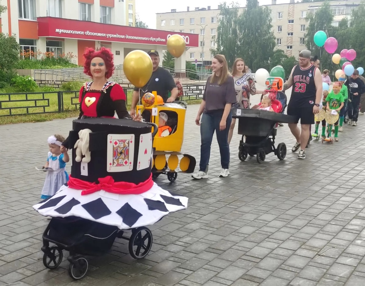 Необычным шествием отметили День семьи, любви и верности жители города Бор