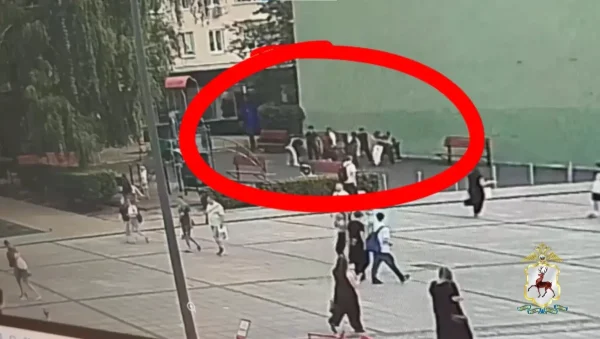 Один из подростков, напавших на людей на Большой Покровской, арестован