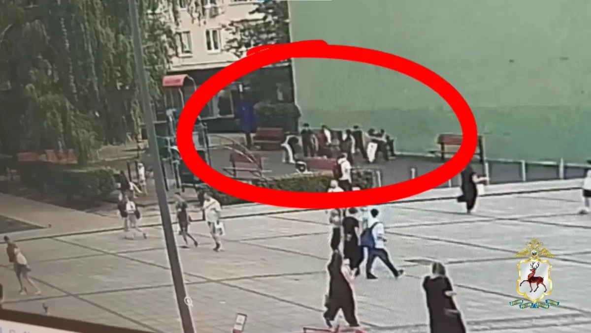 Один из подростков, напавших на людей на Большой Покровской, арестован