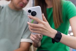 Yota и Минпросвещения РФ подарят отличникам ЕГЭ мобильные номера с пятерками