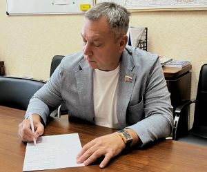 Депутат ЗСНО Игорь Рузанкин досрочно сложил полномочия