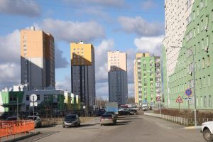 Можно ли хранить вещи в подъезде? Разбираемся, насколько это законно и куда жаловаться на соседей 