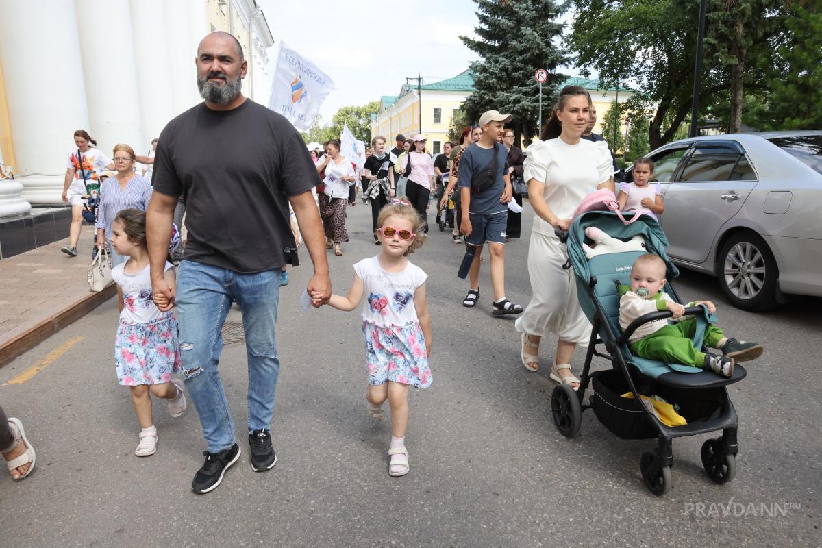 Более 400 детей удалось сохранить в родных семьях в Нижегородской области
