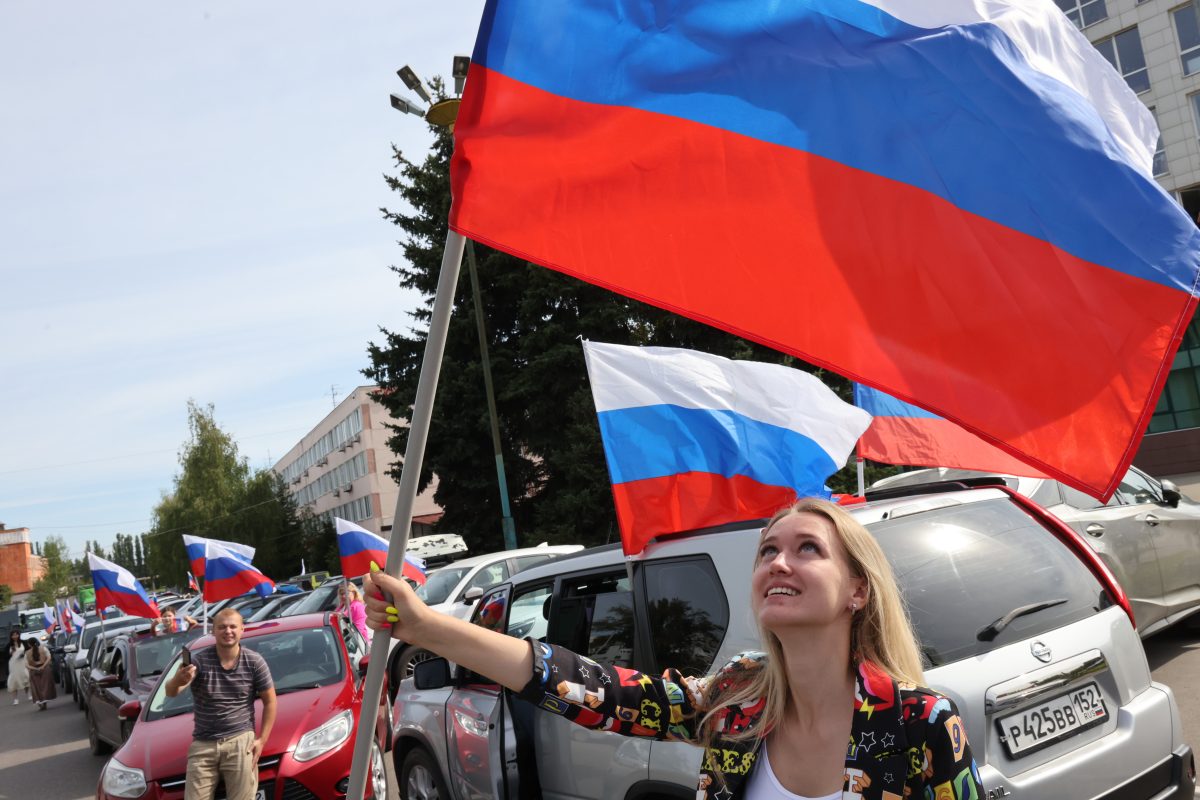День флага России: что можно делать с триколором, а что нельзя