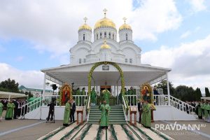 Более 7,5 тысячи верующих приняли участие в Божественной литургии в Дивееве