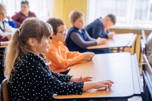 ОМК и сотрудники компании помогут собрать в первый класс более 500 детей