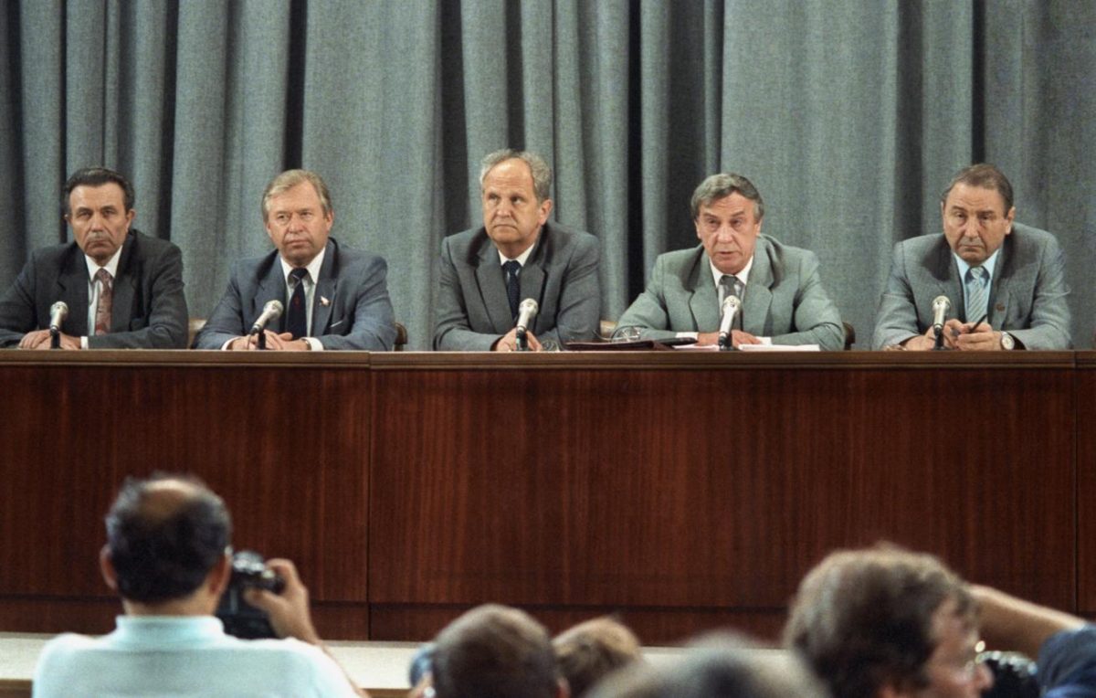 Трусость советских руководителей в августе 1991 года дорого обошлась стране
