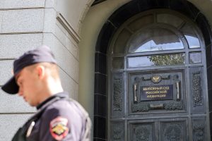 В России обострилась политическая борьба? За что «Яблоко» сняли с выборов в Госдуму