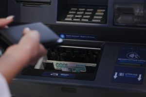 Россияне стали чаще использовать кредитные карты для повседневных расходов
