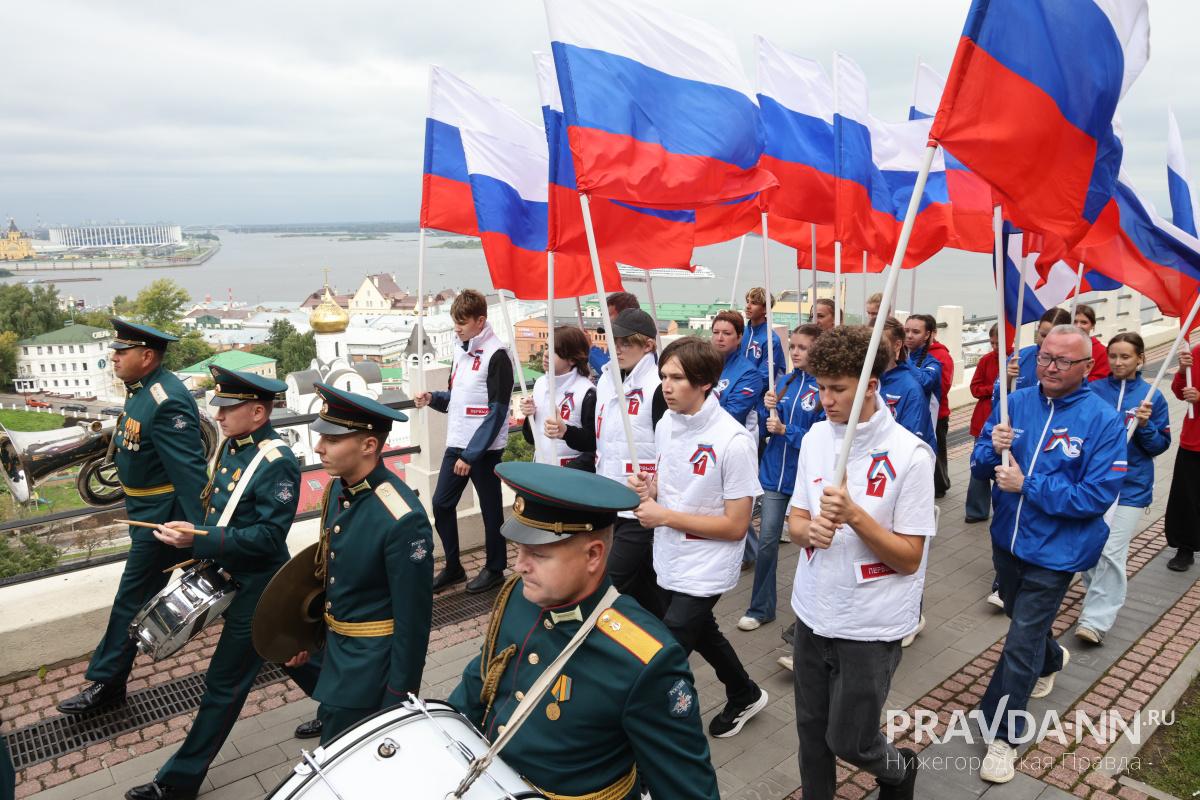 В Нижнем Новгороде прошло шествие в честь Дня флага России