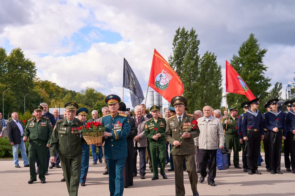 В Нижнем Новгороде отметили 80-летие учреждения Дня танкиста