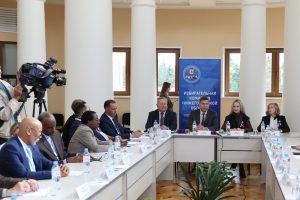 Иностранные наблюдатели ознакомились с работой избирательных участков