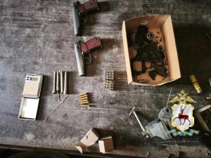 Полицейские поймали жителя Борского района, который делал оружие для самого себя