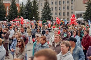Юрий Шалабаев посетил праздничные мероприятия ко Дню рождения Кстова