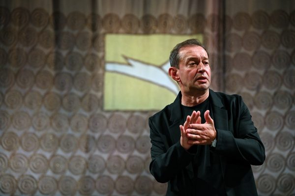 Правда или ложь: Константин Хабенский уходит из МХТ им. Чехова?
