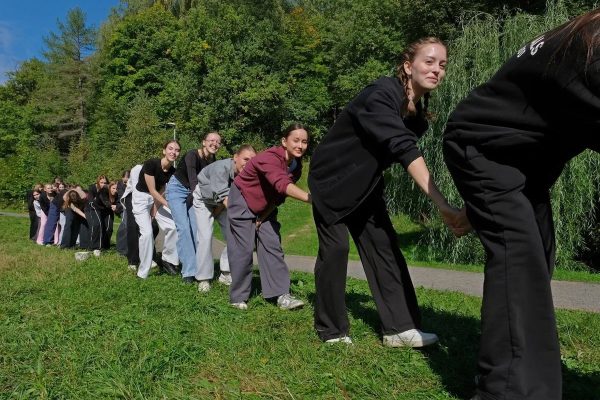 Первокурсники НИУ прошли «верёвочный» курс для адаптации и сплочения