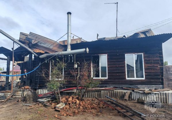 Жилой дом сгорел в поселке Память Парижской Коммуны