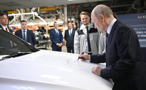 От ледовой арены до обновленной Volga: Владимир Путин оценил достижения Нижегородской области