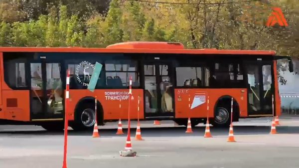Около 60 водителей нижегородских автобусов показали свое мастерство