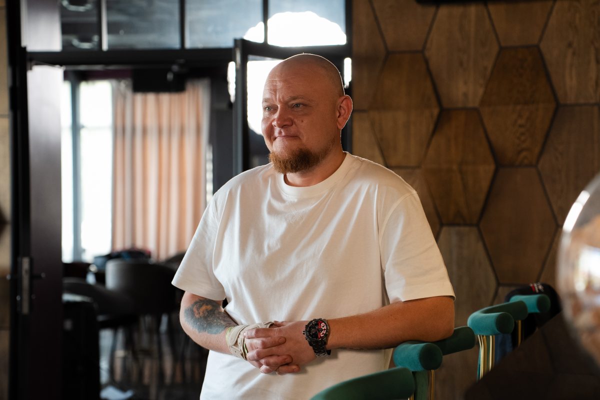 Михаил Стогниенко признался, что полностью вытеснил с домашней кухни свою жену