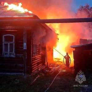 Частный дом сгорел в поселке Ковернино: погиб хозяин жилища
