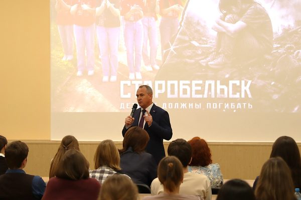Нижегородские студенты почтили память жертв терактов в Беслане и Старобельске