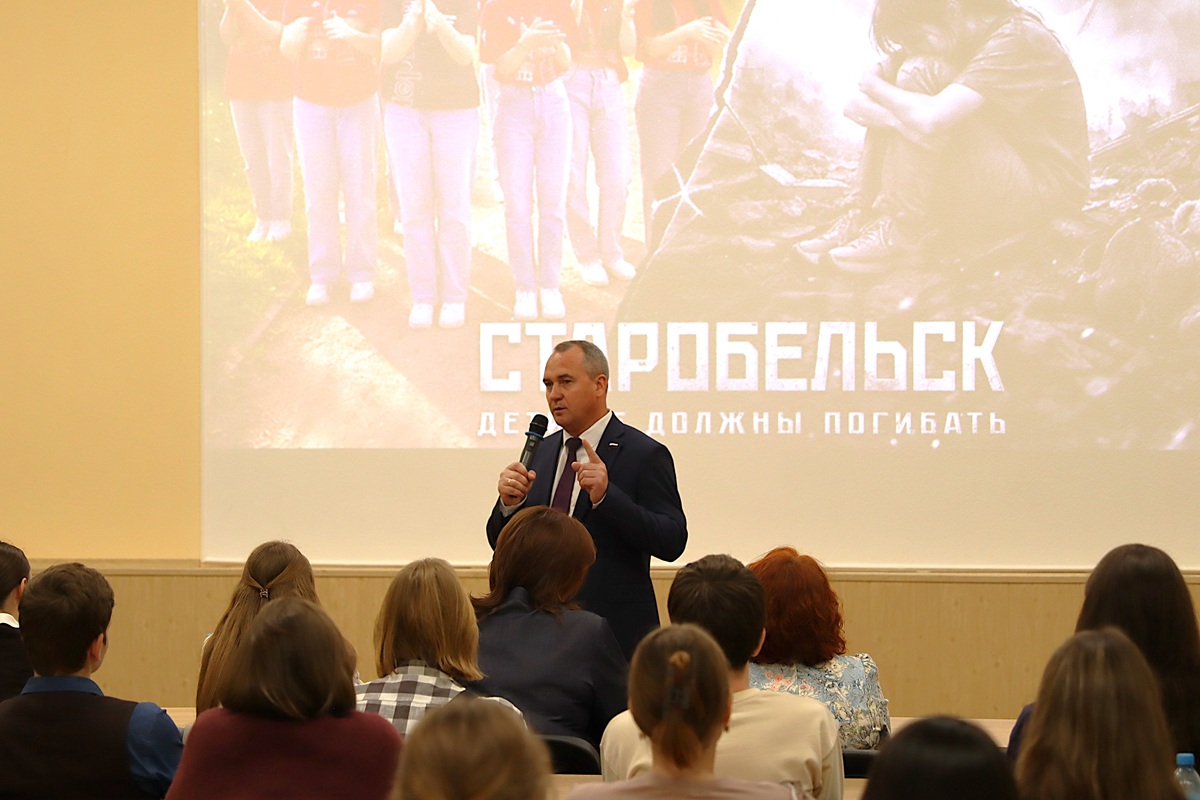 Нижегородские студенты почтили память жертв терактов в Беслане и Старобельске