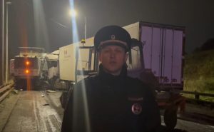 Большегруз въехал в спецтехнику на Борском мосту