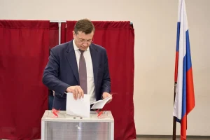 Губернатор Глеб Никитин проголосовал в первый день выборов