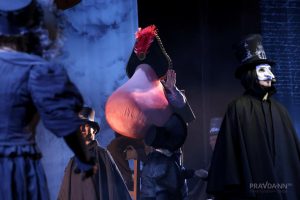 Спектакль «Нос» в кукольном театре