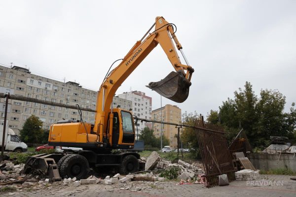 Опубликовано видео со сносом гаражей на площадке будущей станции метро в Сормове