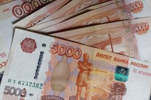 Аналитики назвали, в каких сферах средняя зарплата превышает 500 тысяч рублей