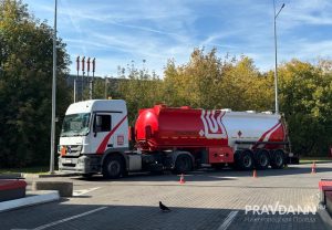 «А нас вообще не заправят?»: журналист на один день стала волонтером на АЗС