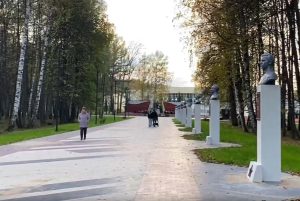 В Богородске завершили благоустройство мемориальной аллеи в парке имени Ленинского комсомола