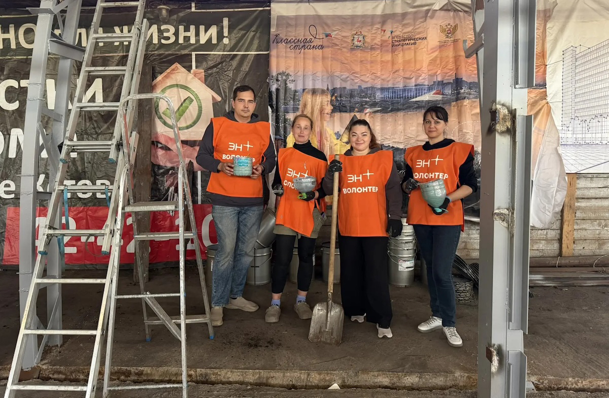 Волонтеры Эн+ помогают восстанавливать конно-спортивный клуб после пожара