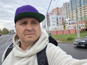 Бросил бизнес ради детской мечты: путешественник решил дойти из Санкт-Петербурга в Индию пешком