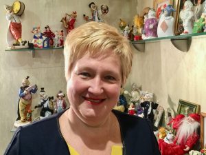 «Они все – мои друзья»: нижегородка более 20 лет собирает фигурки клоунов